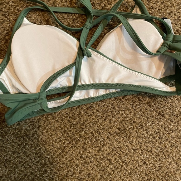 Bikini Set - Picture 3 of 8